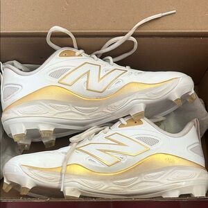 New Balance White and Black Fresh Foam X Velo v4 Metal Box Label